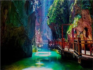 黃金周 ｜ 琉璃仙境！張家界朝陽(yáng)地縫提質(zhì)后重新開(kāi)放